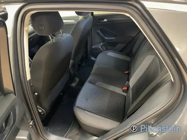 VW T-ROC (10/17)