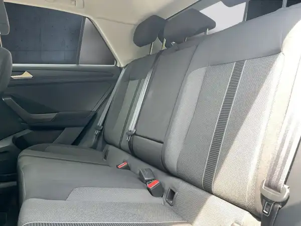 VW T-ROC (13/22)