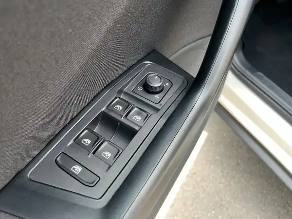 VW T-ROC (16/22)