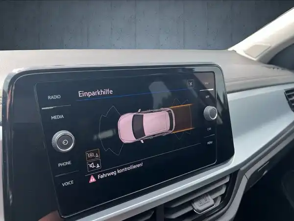 VW T-ROC (20/22)