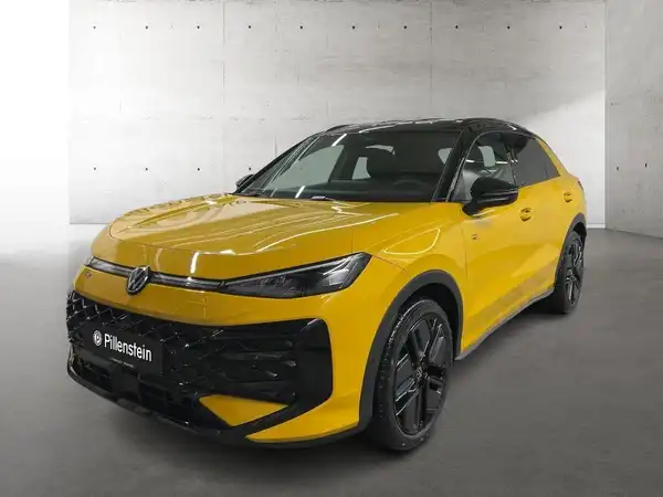 Das Bild zeigt einen VW T-ROC aus der Frontalansicht in gelber Farbe. Das Händlerlogo von Pirelli ist eingeblendet.