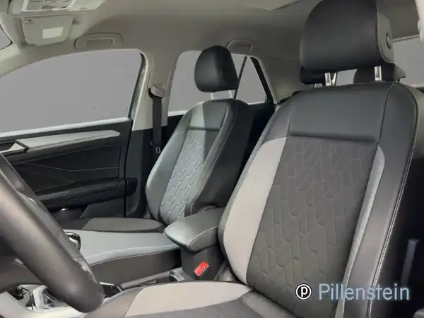VW T-ROC (6/13)