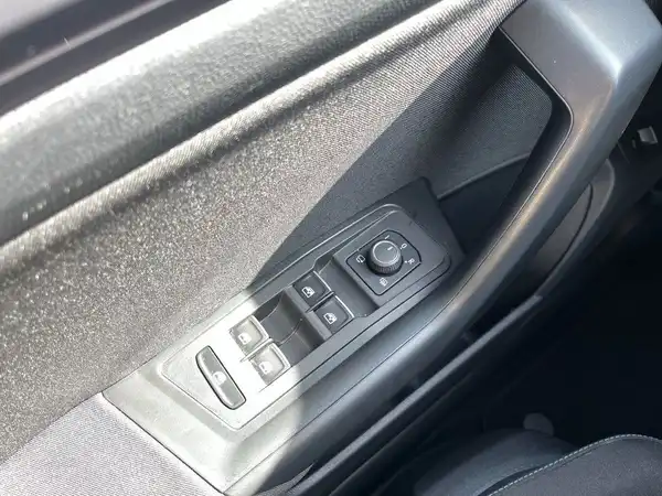 VW T-ROC (17/28)