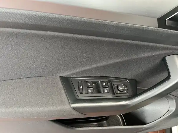 VW T-ROC (13/22)