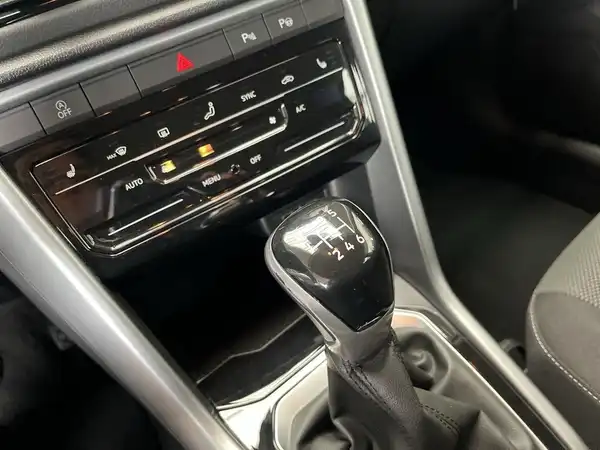 VW T-ROC (17/22)