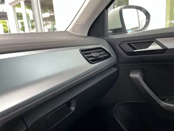VW T-ROC (18/22)