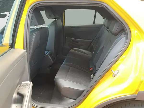VW T-ROC (12/15)