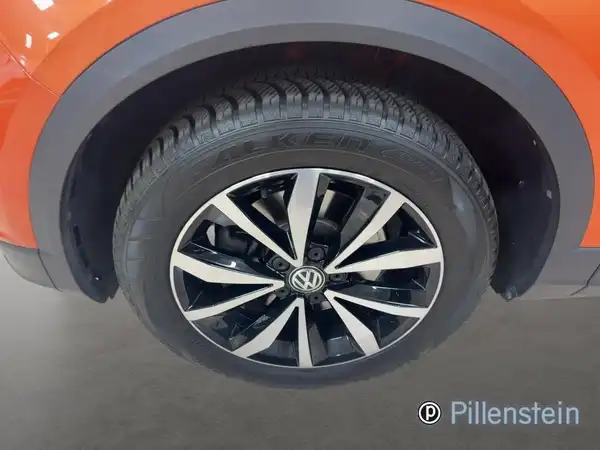 VW T-ROC (6/16)
