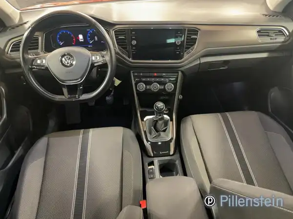 VW T-ROC (8/16)