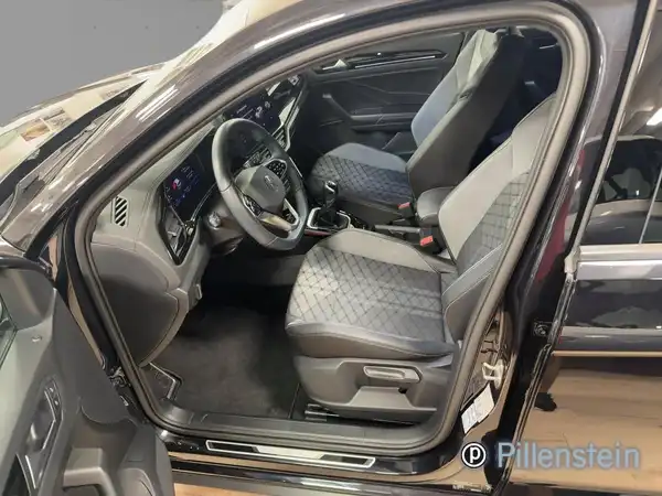 VW T-ROC (6/16)