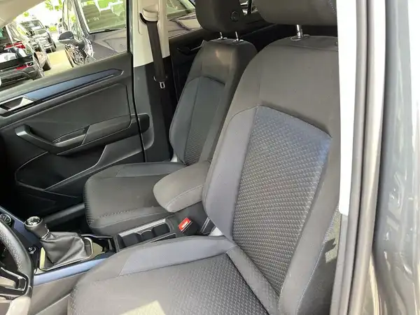 VW T-ROC (15/21)