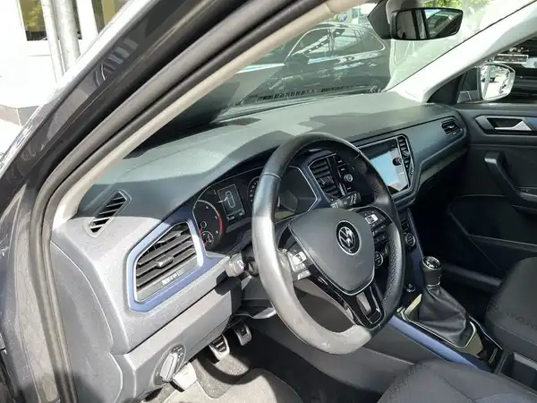VW T-ROC (16/21)