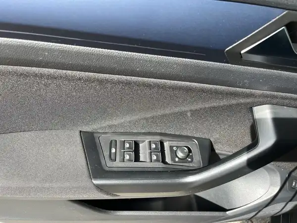 VW T-ROC (17/21)