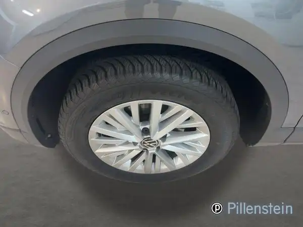 VW T-ROC (6/16)
