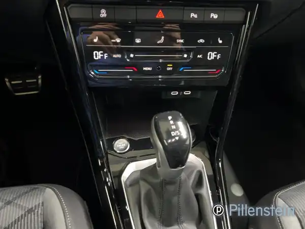 VW T-ROC (12/16)