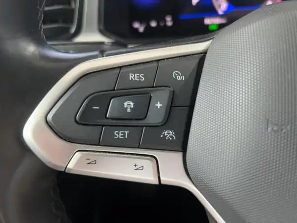 VW T-ROC (11/15)