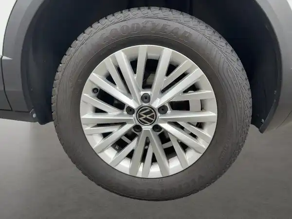 VW T-ROC (4/15)