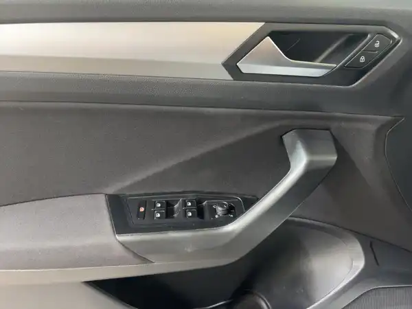 VW T-ROC (7/15)