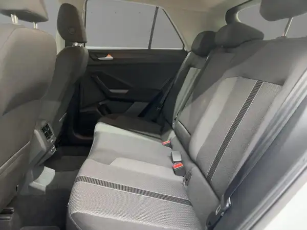 VW T-ROC (8/15)