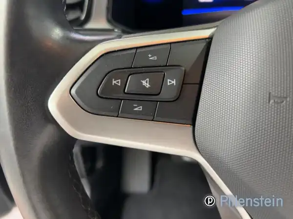 VW T-ROC (12/16)