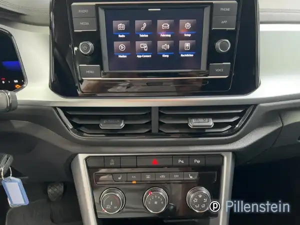 VW T-ROC (8/16)