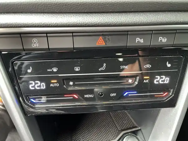 VW T-ROC (17/22)