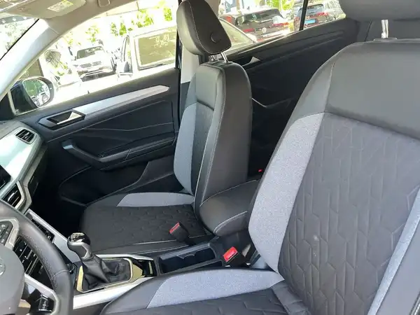 VW T-ROC (15/22)