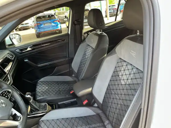 VW T-ROC (16/22)