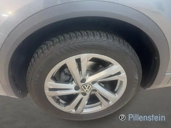 VW T-ROC (6/17)