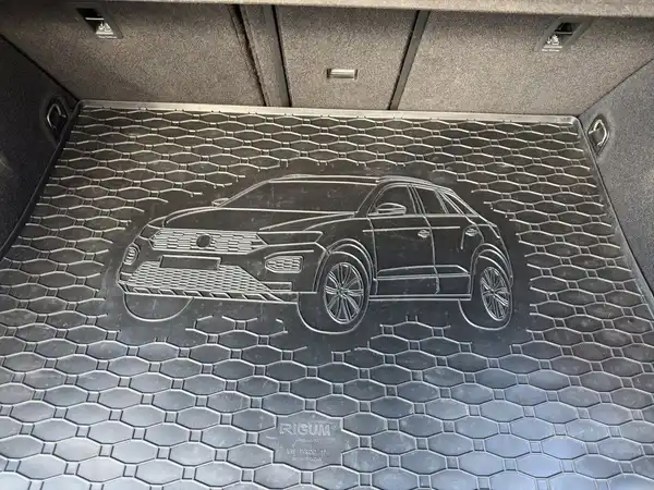 VW T-ROC (28/28)