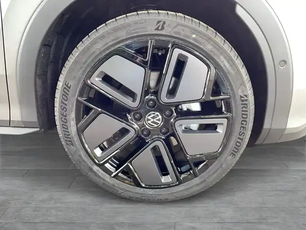 VW T-ROC (6/17)