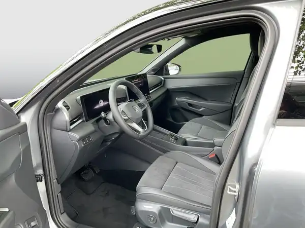 VW T-ROC (8/17)
