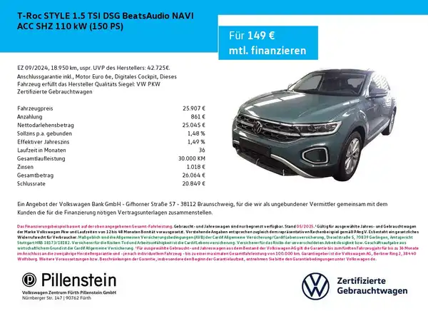 Das Bild zeigt einen VW T-Roc in grün von der Seite, es handelt sich um eine Anzeige für Finanzierungsdetails. Auf dem Bild sind markante Texteinblendungen sichtbar, darunter Preis und Finanzierungsangebot.