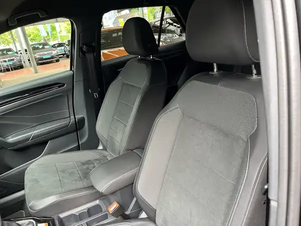 VW T-ROC (16/22)