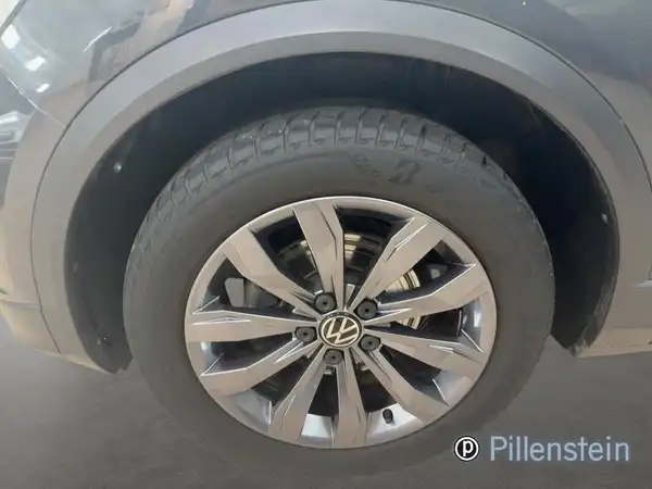 VW T-ROC (6/17)