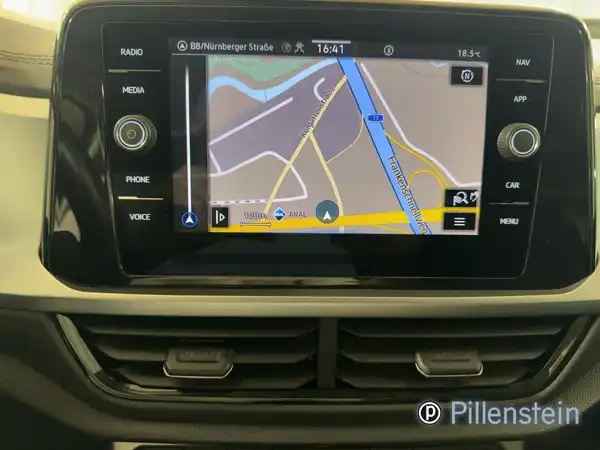 VW T-ROC (12/17)