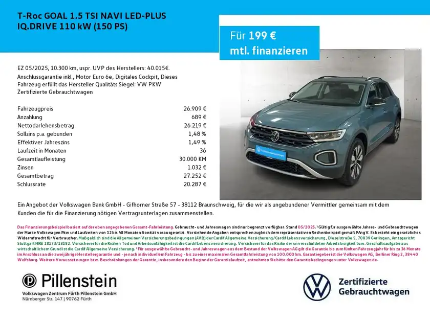 Das Bild zeigt einen VW T-Roc aus der Seitenansicht in blauer Farbe. Es enthält Informationen über die Finanzierung und Händlerlogo.