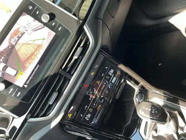 VW T-ROC (15/16)