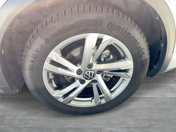 VW T-ROC (6/16)