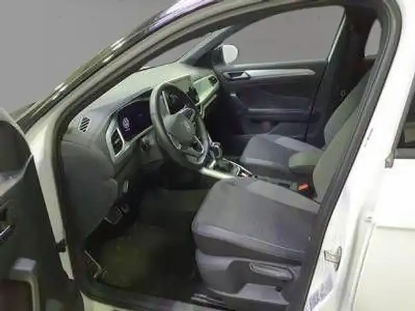 VW T-ROC (6/8)