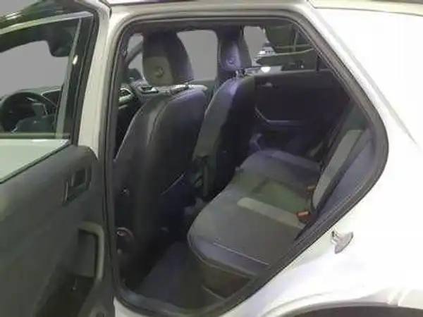 VW T-ROC (7/8)