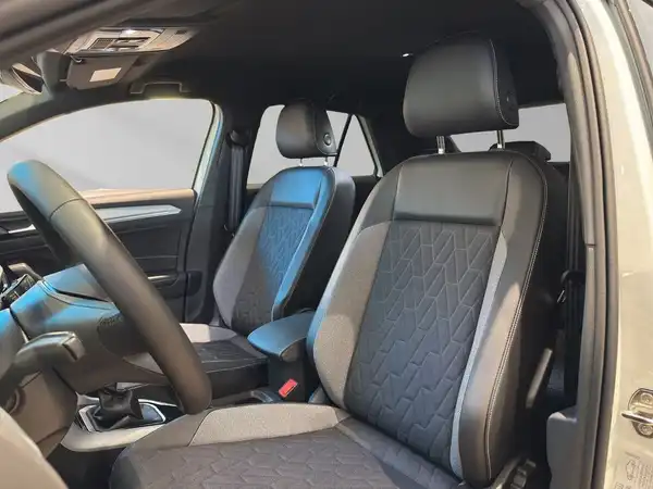 VW T-ROC (11/17)