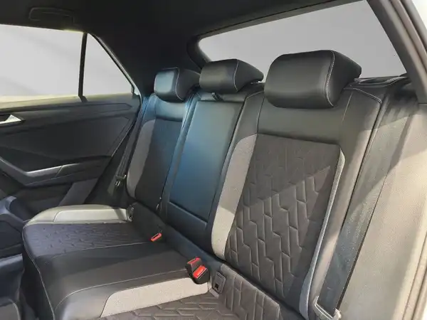 VW T-ROC (12/17)