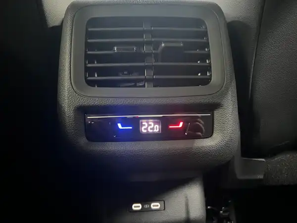 VW T-ROC (6/14)