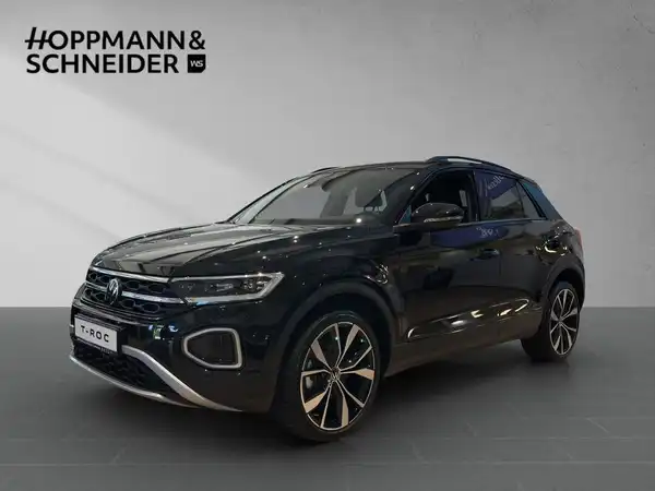 Das Bild zeigt einen schwarzen VW T-Roc aus der Seitenansicht, mit dem Händlerlogo HOPPMANN & SCHNEIDER im oberen Bereich.