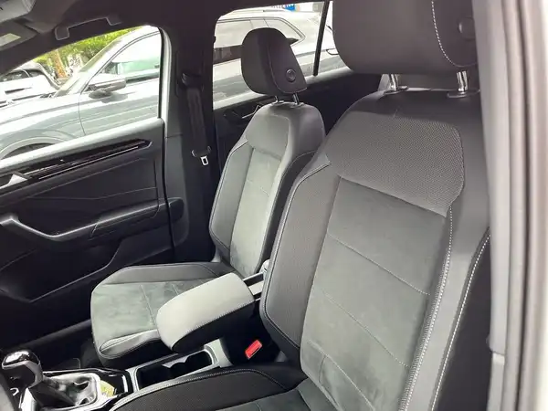 VW T-ROC (16/22)