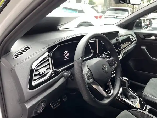 VW T-ROC (19/22)
