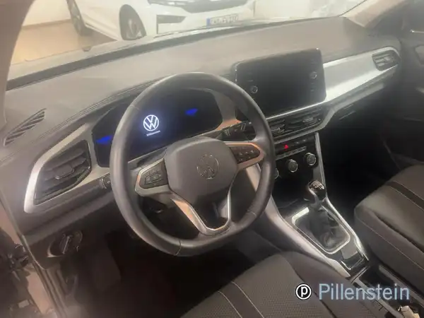 VW T-ROC (8/17)