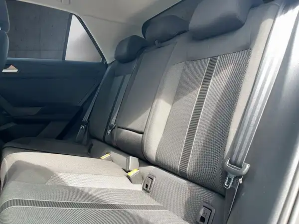 VW T-ROC (13/22)