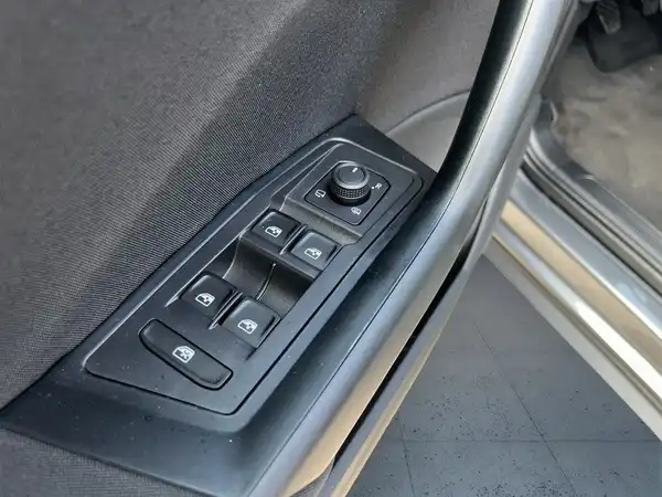 VW T-ROC (16/22)